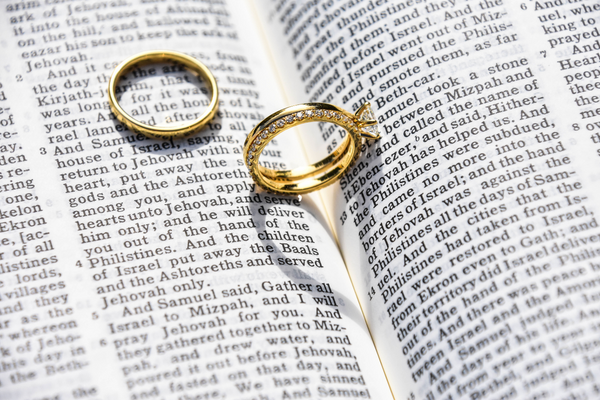 מה ההבדל בין טבעת אירוסין לנישואין?